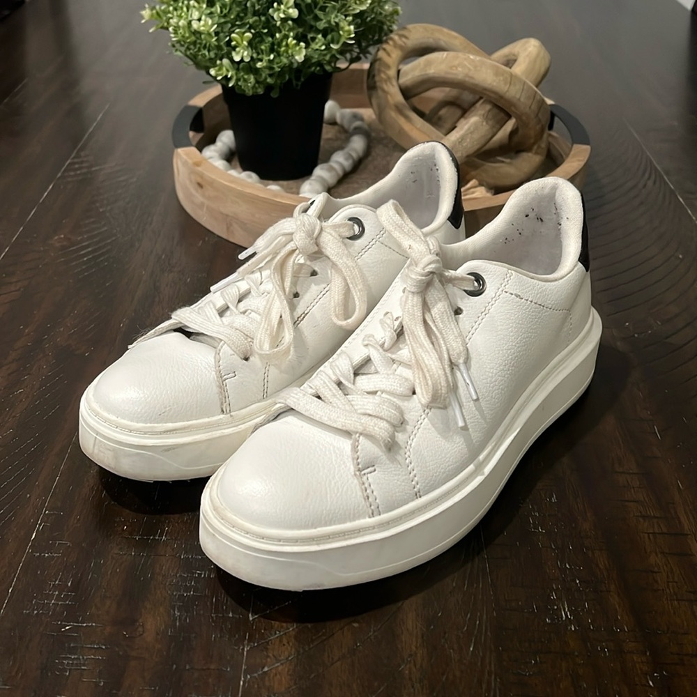 Steve Madden Carley White Women’s Sneaker Size 7.5
